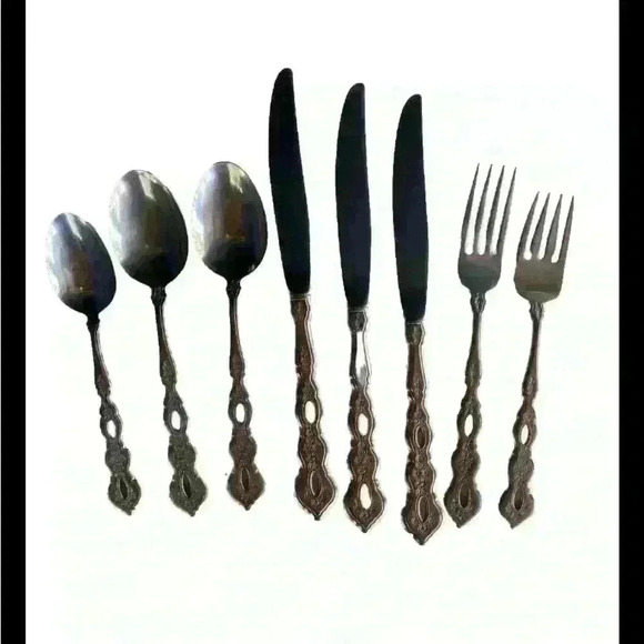 Oneida Community FANTASY Pierced Set 8 Pieces Stainless Dinner Ware EUC - Picture 1 of 4